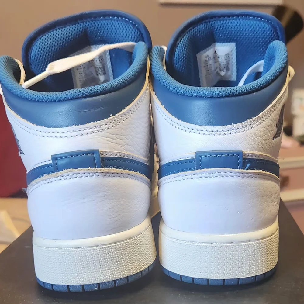 Nike Air Jordan 1 Mids Kids' White and Blue Sneakers Youth Size 5.5 - Picture 6 of 10